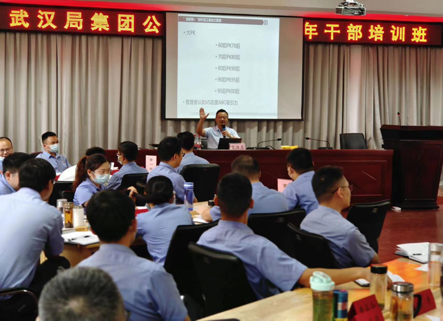 凌江左——大型集团高管，外企500强高管，多家央企导师，高级研究员