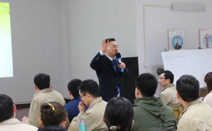 凌江左——大型集团高管，外企500强高管，多家央企导师，高级研究员